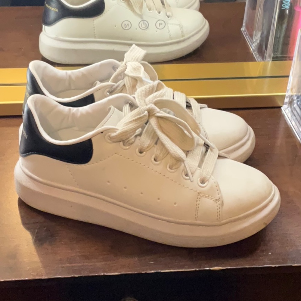 EXCELLENT CONDITION ALEXANDER MCQUEENS